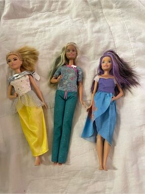 Barbie Dolls Trio in Yellow, Teal & Blue Outfits